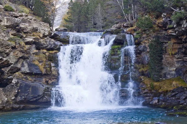 Καταρράκτης στο Ordesa, Huesca, Ισπανία — Φωτογραφία Αρχείου