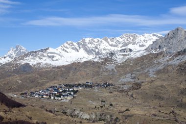 Formigal köyde Pyrenees, İspanya