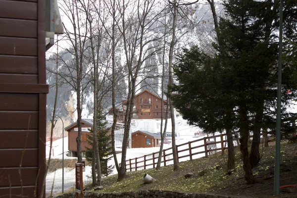 Francia pueblo en invierno con nieve, Le corbier — Foto de Stock