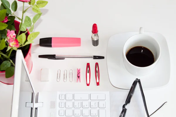 bir ofiste kullanmak için pembe şeyler