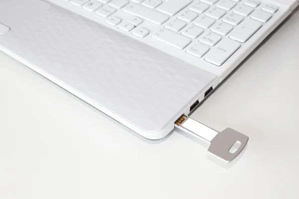 dizüstü bilgisayarınızın usb bağlantı noktası anahtar pendrive