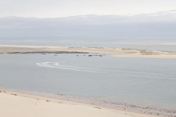 bir bağlantı noktası ve tekneler Fransa dört deniz scooter yakın