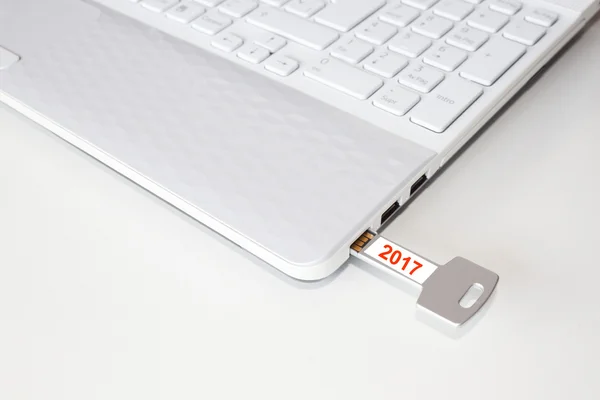 2017 kelime ile bir dizüstü bilgisayar pendrive