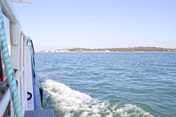Versnellen in een zeilboot aan de kust van Arcachon, Frankrijk — Stockfoto