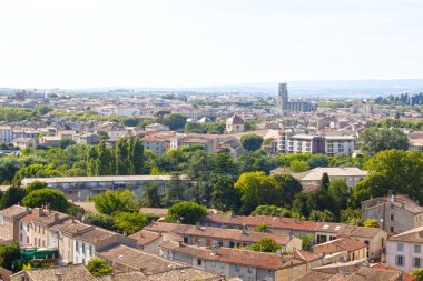 Carcassonne görünümünde Katedrali ile güneşli bir gün