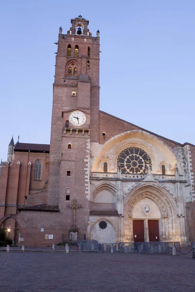 Catedral de San Etienne en Toulouse y su campanario, Francia Imágenes De Stock Sin Royalties Gratis