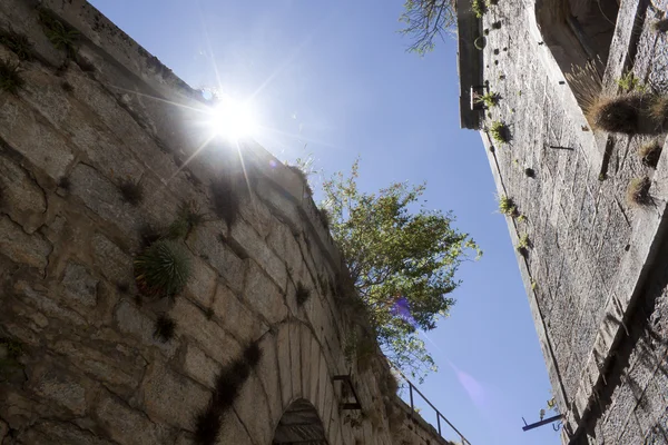 위에 태양 Canfranc의 요새의 벽 — 스톡 사진