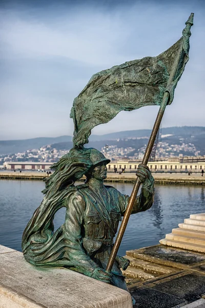 Askeri Birinci Dünya Savaşı heykeli