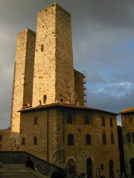 San Gimignano, Siena - Italia: Ortaçağ İkiz Kuleler