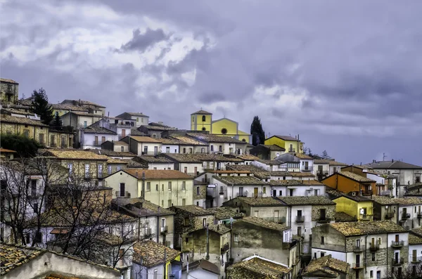 Sarı kilise ile İtalyan Köyü