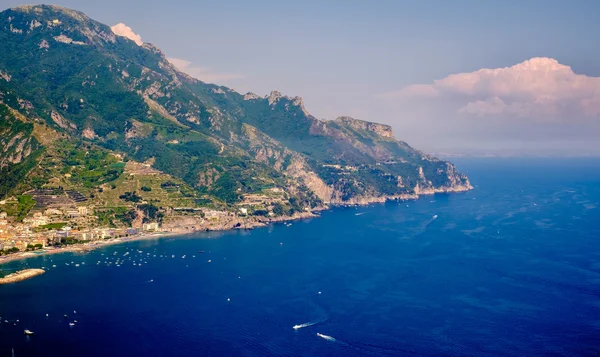 Costa Amalfitana y mar Mediterráneo desde Ravello — Foto de Stock