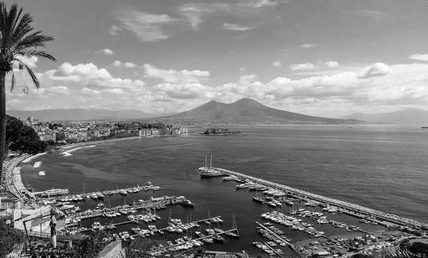 Paisagem de Nápoles a partir de Posillipo colina. Preto e branco. Itália — Fotografia de Stock