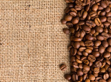 Kavrulmuş kahve çekirdekleri, arka plan olarak kullanılabilir.