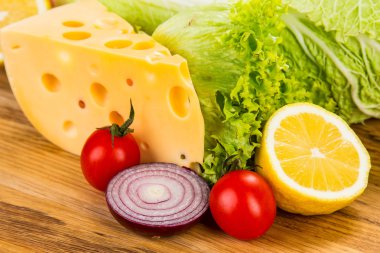 taze sebze ile sarı peynir