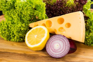 taze sebze ile sarı peynir