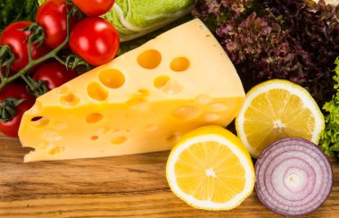 taze sebze ile sarı peynir