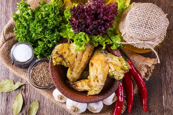 Kızarmış tavuk kanadı.