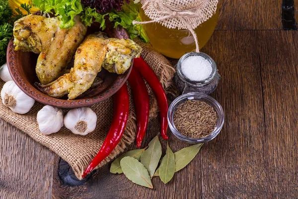 Kızarmış tavuk kanadı.