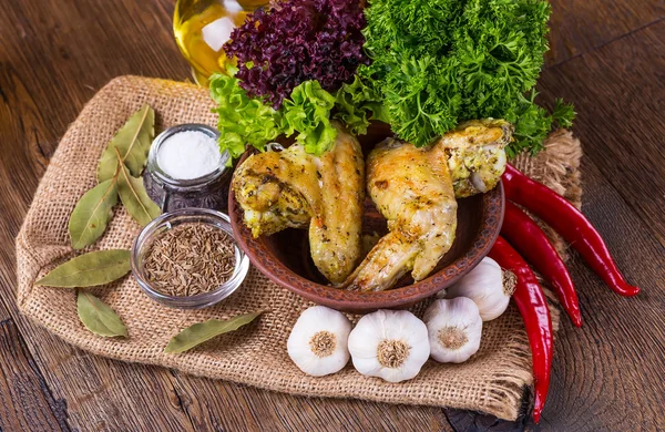 Kızarmış tavuk kanadı.