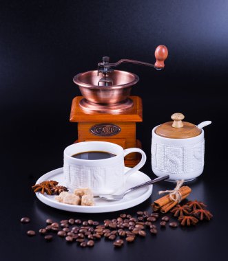 Siyah arka planda koyu kahve.