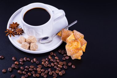 Siyah arka planda koyu kahve.