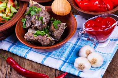 kavrulmuş et ve sebze