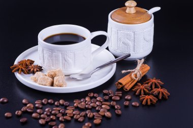 Siyah arka planda koyu kahve.