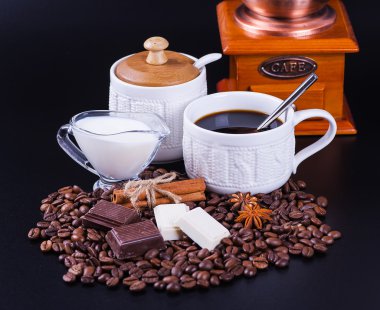 Siyah arka planda koyu kahve.