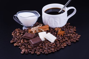 Siyah arka planda koyu kahve.