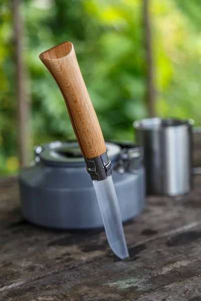 Kettle Mug Tourist Camp Outdoor Recreation Carpathian Forest Knife Mug — Stock Photo, Image