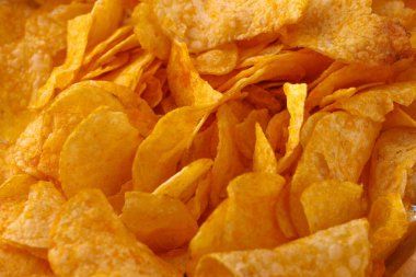 Patates cipsi ya da cips. Patates cipsi ya da cips yakın çekim. Gıda arkaplanı.