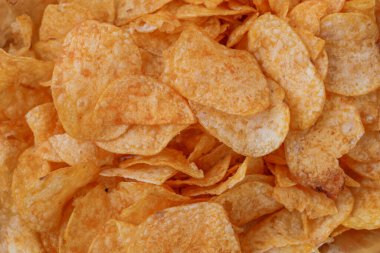 Patates cipsi ya da cips. Patates cipsi ya da cips yakın çekim. Gıda arkaplanı.