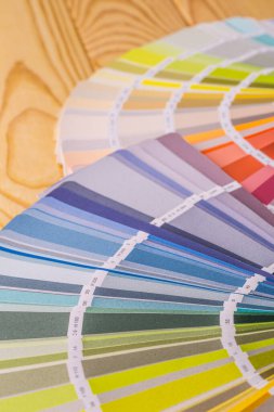 Yazdırma ve boyama için renk paleti rehberine yakın plan. Kavram - tasarım için renk seçimi.