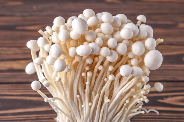 Enoki mantarı (Altın İğne Mantarı), Physalacriaceae familyasından bir mantar türüdür.. 