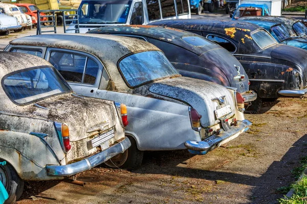 クメルニツキー 2021年6月20日 オープンエアの旧ソ連のレトロな車 ソ連時代の車のダンプ — ストック写真