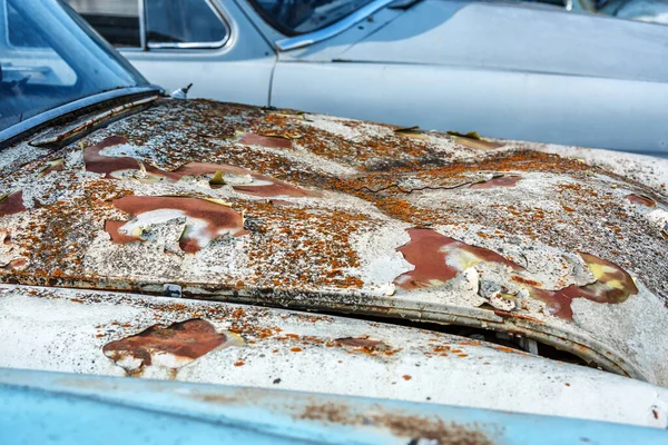 赫梅利尼茨基2021年6月20日 乌克兰 苏联旧式复古汽车在露天飞行 苏联时代的一辆汽车的残骸 — 图库照片