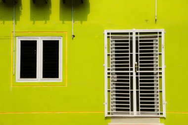 Evin renkli duvarları