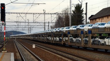 Uzun araba tren