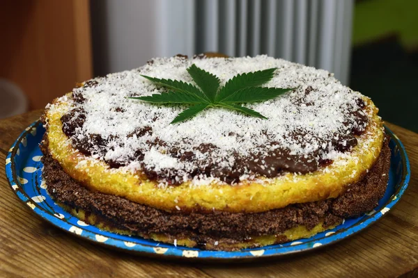 Liść marihuany ciasto — Zdjęcie stockowe