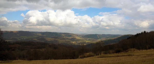 Montanhas de primavera na Boêmia — Fotografia de Stock