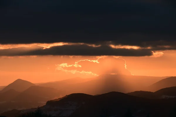 Coucher de soleil dans les montagnes tchèques — Photo