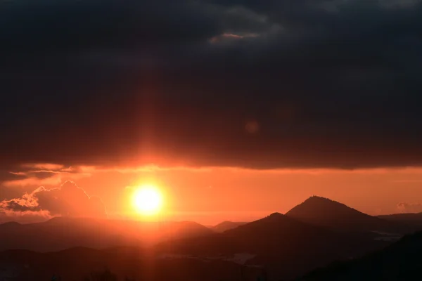 Puesta de sol en montañas checas — Foto de Stock