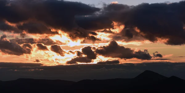 Pôr do sol em Ceske Stredohori — Fotografia de Stock
