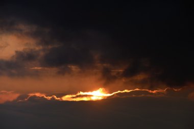 Dağlarda gün batımı