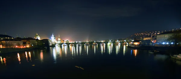 Прага в ніч — стокове фото