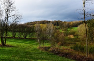 Bahar günü dağlarda