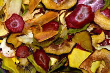 Kurutulmuş meyve cam ve metalik yemekler