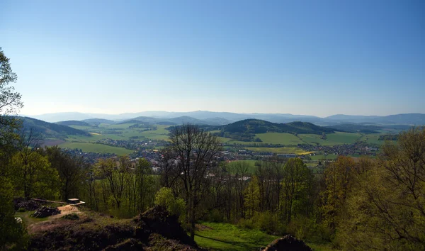 Visa från ruinen av slottet Ryzmberk — Stockfoto