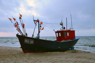 Denizde balıkçı teknesi
