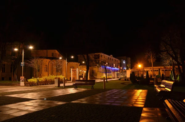 Miedzyzdroje natt våta street — Stockfoto